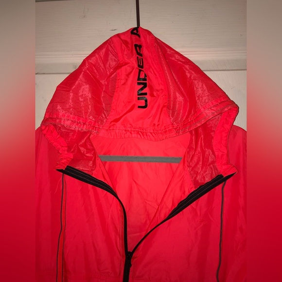 Under Armor fitted unisex heatgear windbreaker - Picture 3 of 8